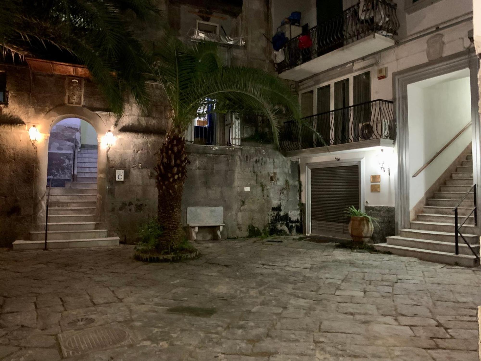 Galasso Apartments Napoli Bagian luar foto